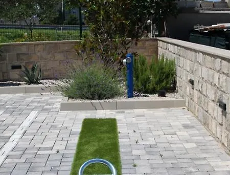 Royal Luxury With Garden And Private Parking Apartmán