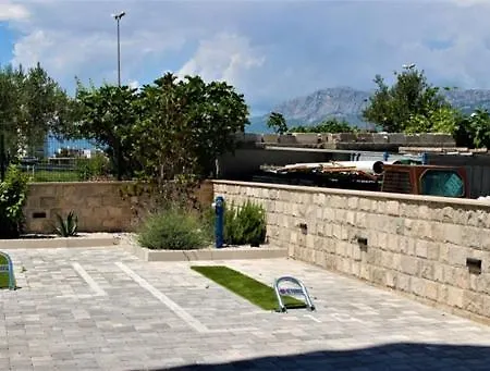 Royal Luxury With Garden And Private Parking