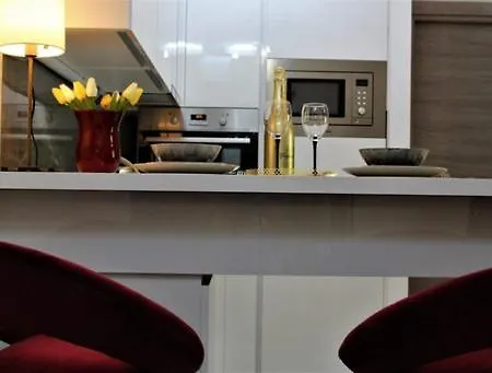 Royal Luxury With Garden And Private Parking Apartmán *
